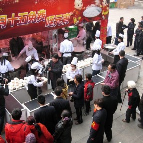 西市庙会万人免费品元霄