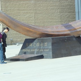 飘逸的丝带----大由此及彼西市 博物馆门前