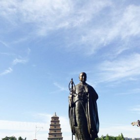 游玩西安大雁塔，品尝台湾士林美食