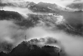 雷公山云雾泼墨图