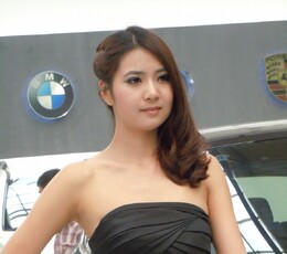 2012五一西安车展的美女车模。