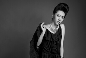 王梦竹黑白棚拍