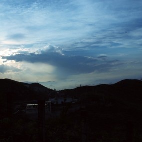 西边日落东边雨