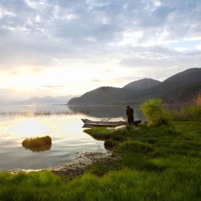 泸沽湖晨曲