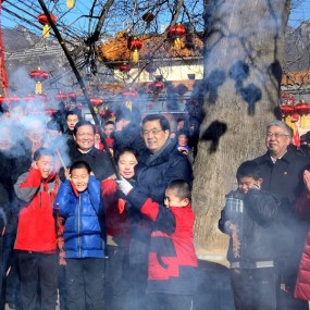 胡锦涛主席除夕走访北京城乡