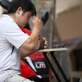 城隍庙做板胡的工匠