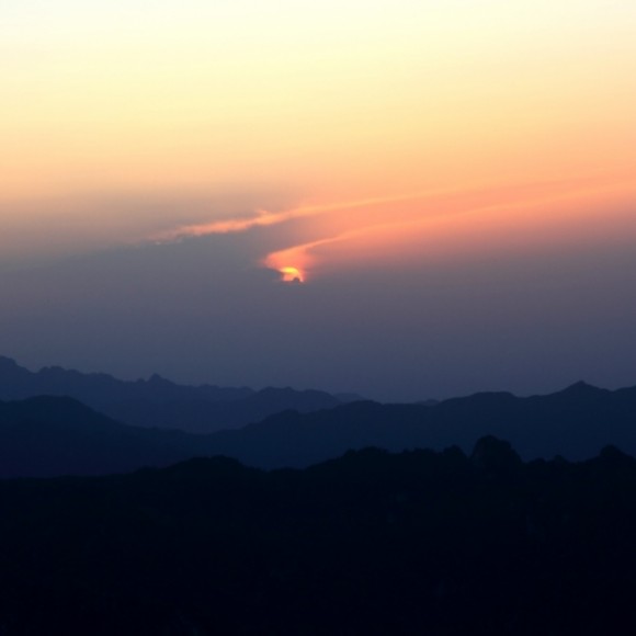 日落西山红霞飞
