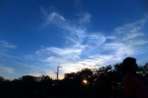 今天西安天气晴   闲看晚霞白云飞