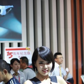 车展上熟悉的面孔（论坛里的美女模特）
