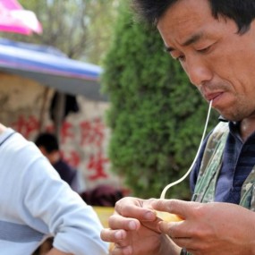 偶见“捏糖人”