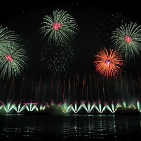 焰火龙腾庆新春