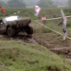 汽车场地拉力赛一一决赛精彩瞬间