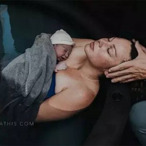 这些美到惊颤的出生照片 把专业摄影师都感动了
