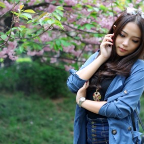 追加几张美女人像