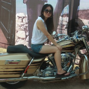 在长安县某艺术区和纺织城当代艺术区音乐节给她拍摄！