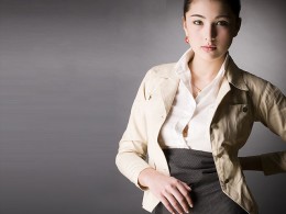 墙边的女郎 - 俄罗斯肖像摄影