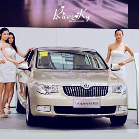 五一车展上的美丽车模们