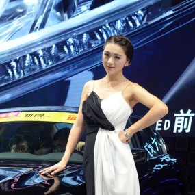 国庆车展——一袭长裙