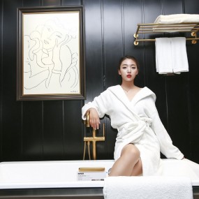 封面女郎之浴室淑女