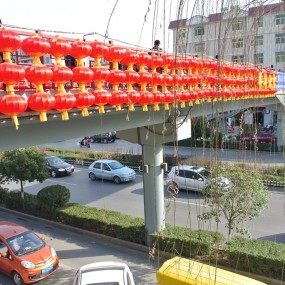 新年的过街天桥