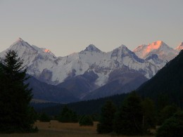 夏塔雪莲峰日出