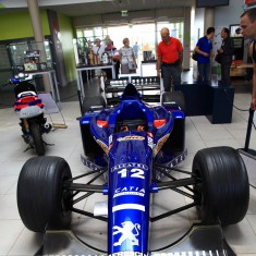 近距离拍摄F1赛车