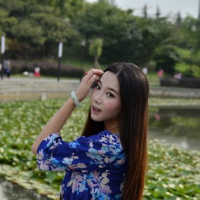 永阳公园 之 蓝衣美女（十）