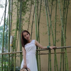 竹林深处见女生