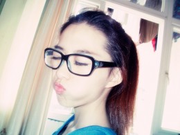 一个傻子犯错因为是有另一个傻子纵容她