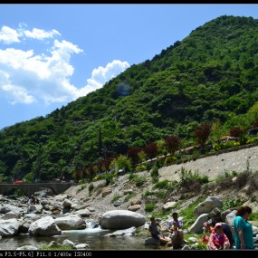 浮云中的战斗机