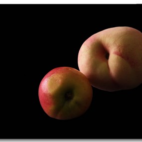 大热天吃个桃子解解渴