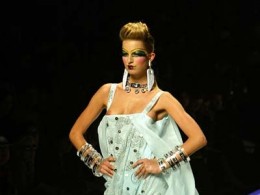 John Galliano~经典秀图片~~~