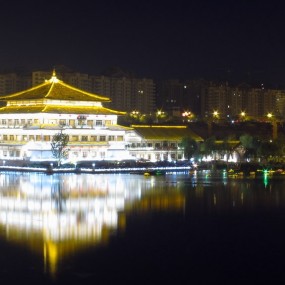曲江寒窑几张夜景（外加一张家乡标志建筑）感谢指点