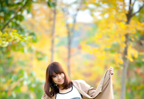 南湖银杏林里拍小杜