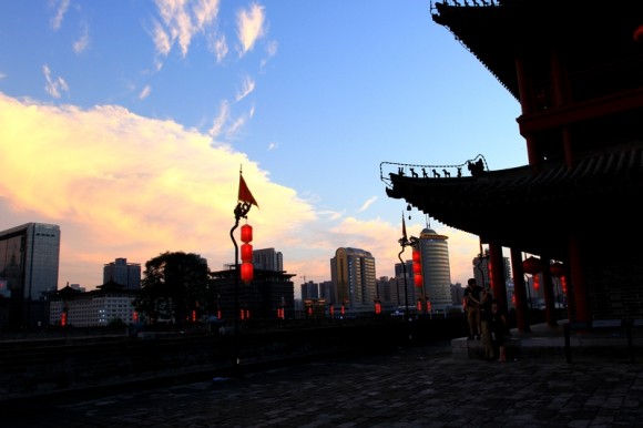 登上城墙看风景