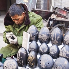 沿着城墙走半圈