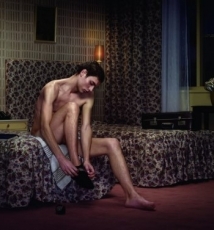 瓷器般的人生—Erwin Olaf《酒店》系列解读