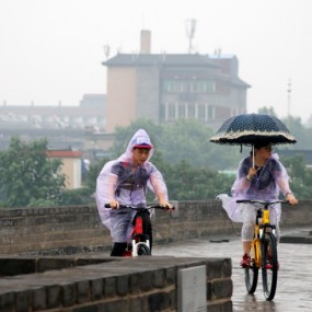城墙上的浪漫---浪漫情侣