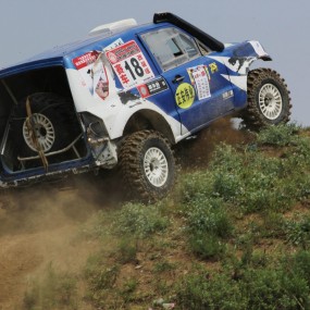 汽车场地拉力赛一一决赛冲刹