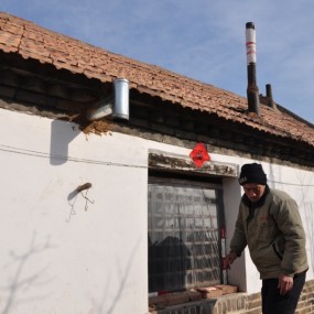 帖春联，过大年。。