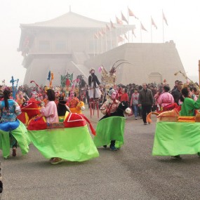 大年初二闹社火