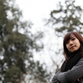 两张仰拍的Q型模特