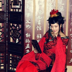 绝代有佳人，妙龄工诗书