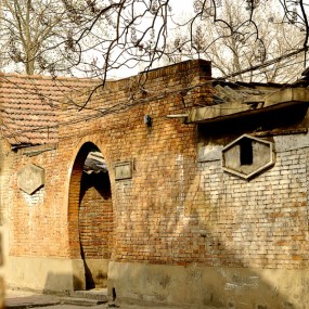 有一句广告词：新城市不必和老西安说再见！