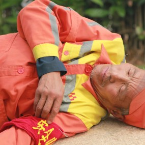 天当被！地当床！呵呵