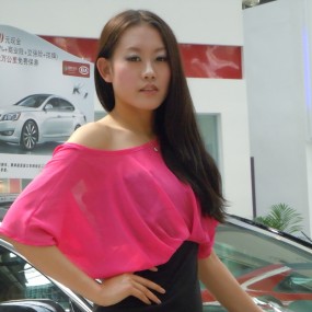 西安车展的美女车模。