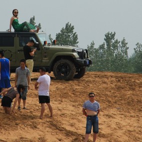 内陆大荔县有一处热情的沙漠