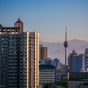 从赛格看电视塔跟秦岭。