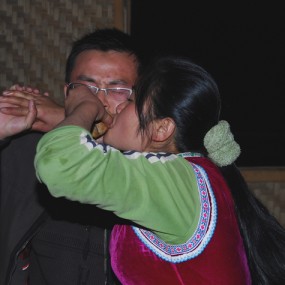 手抓饭、同心酒，不喝不行喝多了