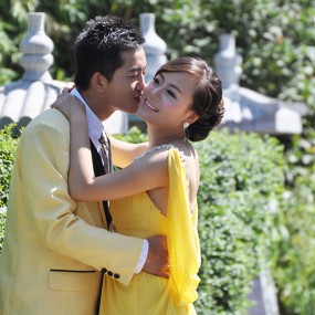 不得了 全是美女啊 拥抱的 接吻的 啧啧啧~~~